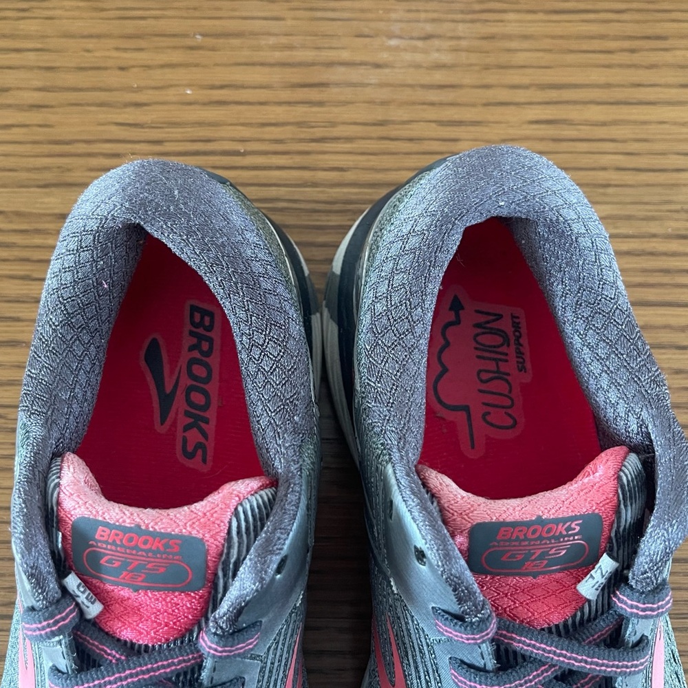 Brooks 1202681B079 Women's Adrenaline GTS 18 Ebony/Silver/Pink Sneakers Sz 9.5 - Picture 8 of 16